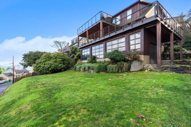 Photo - 302 NW Albemarle Terrace House