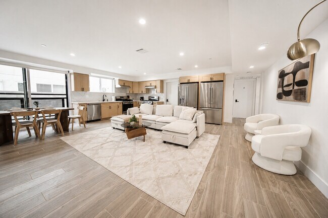 1165-1167 W 37th Pl