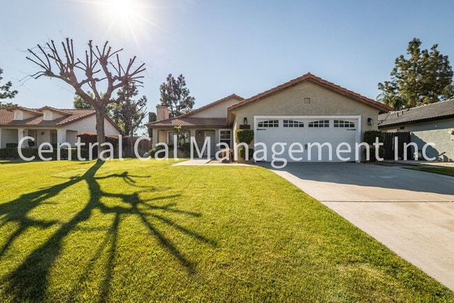 Building Photo - 4 Bedroom/2 Bath Home in Desired Riverlakes Community - $2495 per month!