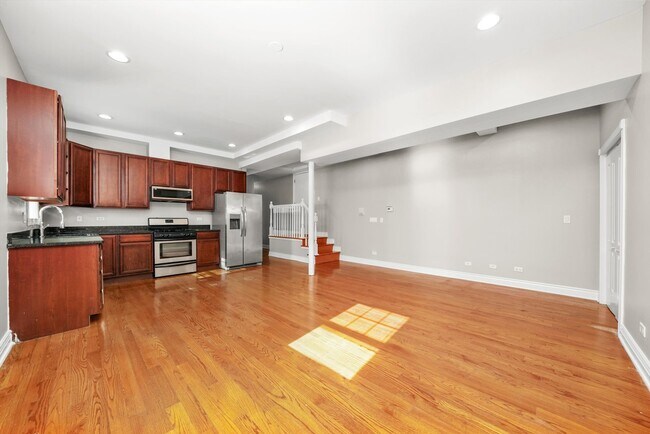 Photo - 6300 N Rockwell St Unit G