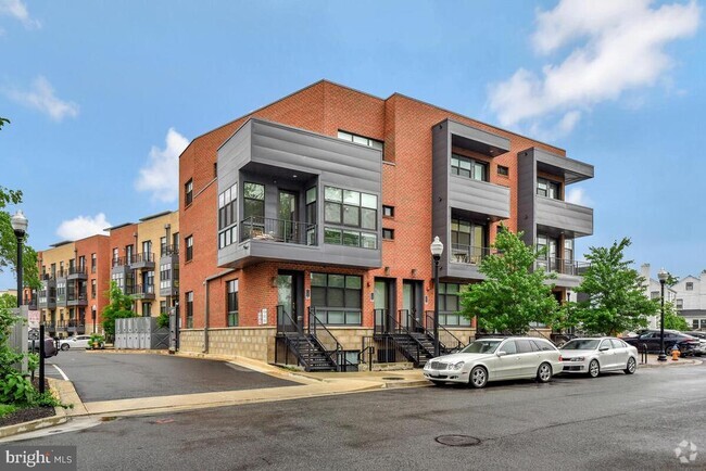 Building Photo - 1122 S Highland St Rental