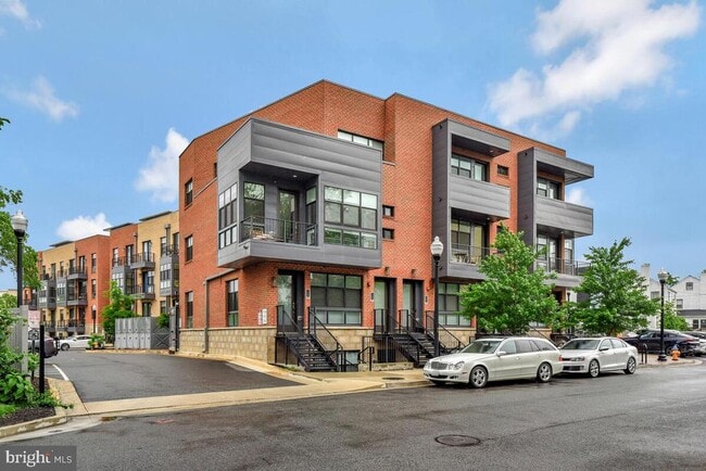 Photo - 1122 S Highland St Townhome
