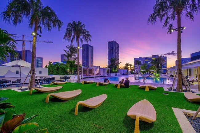 Caoba Downtown Miami Highrise Luxury Apartments View of City in Background  Stock Photo - Image of modern, architecture: 162140602