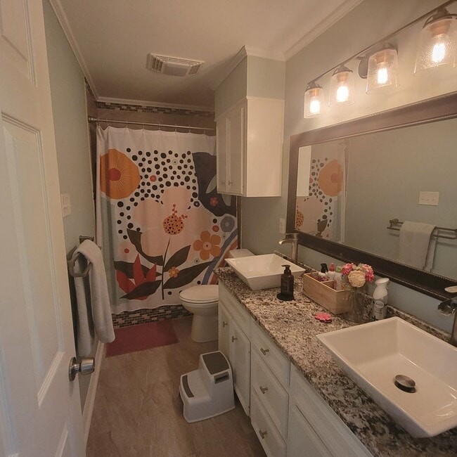 Photo - 4 Bedroom 2 Bath in Stockwell