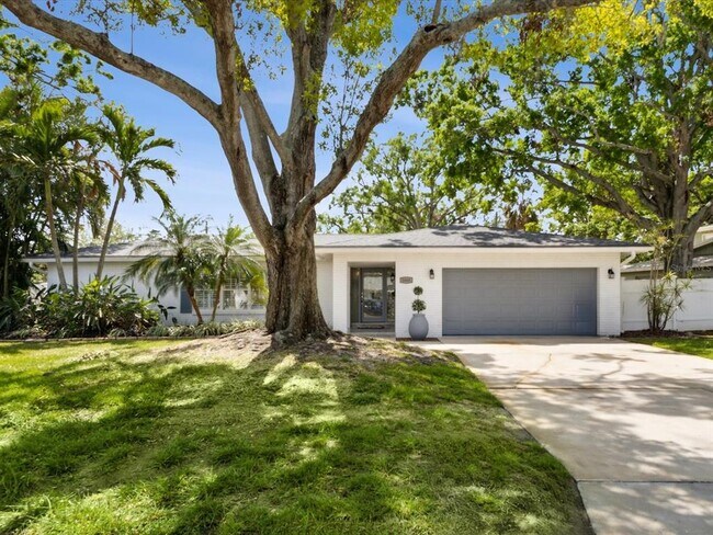 Photo - 1666 North Dakota Ave NE