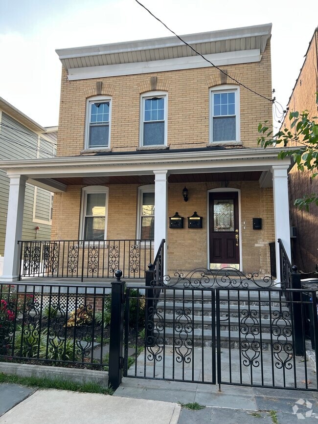 Building Photo - 434 Locust St Unit 2 Rental