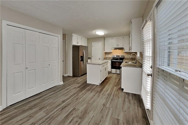 Photo - 89 White Oak St