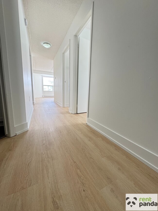 Building Photo - 305-56 Donald St Unit 305