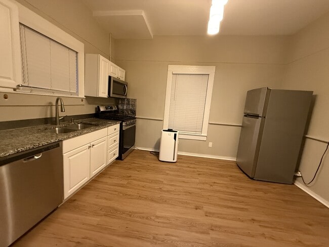 Photo - 1001 Curran St NW House