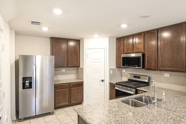 Photo - 5527 Castle Brook Dr