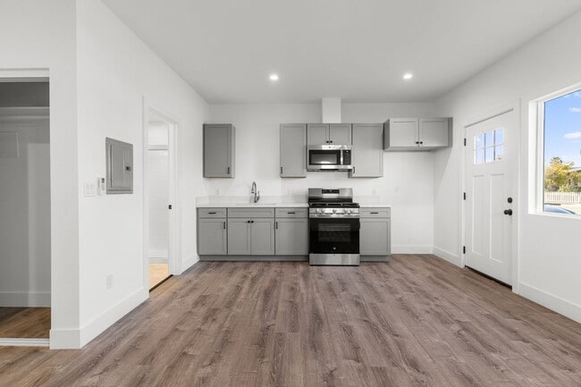 Photo - 3032 E 7th St Unidad 3034 B