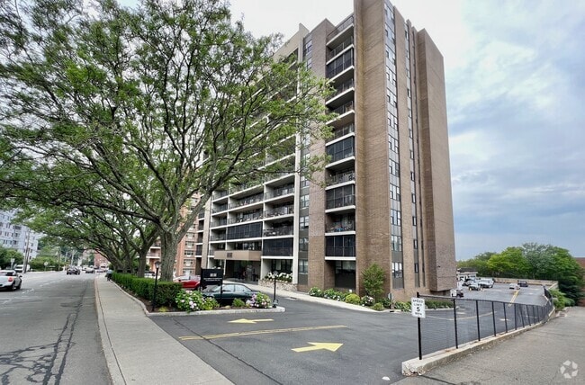 Building Photo - 44 Strawberry Hill Ave Unit 11M Rental