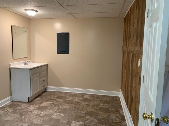 Dressing room for clothes and dresser - 24 2nd St SW Unit B