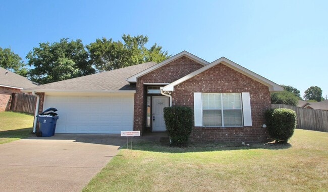Building Photo - 3-Bedroom Home on Corner Lot in Whitehouse...