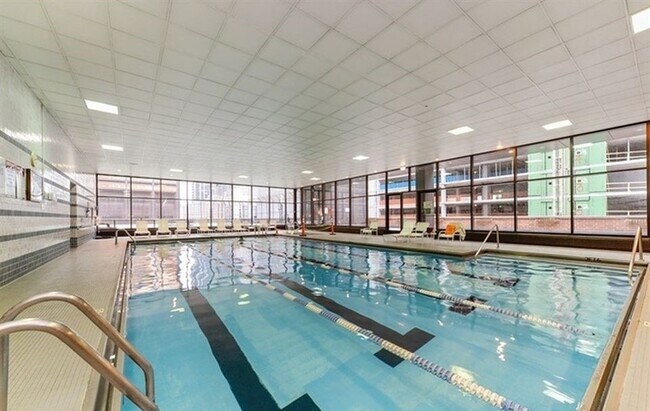 Photo - 3930 N Pine Grove Ave Unit 901