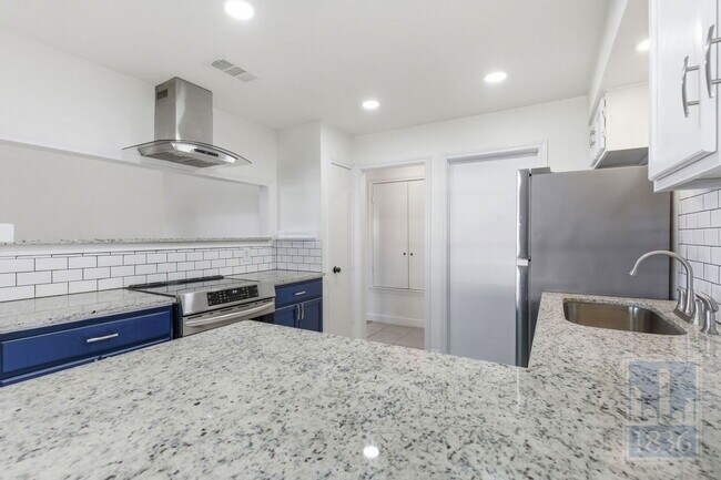 Photo - 2009 Sandberg Dr Unidad 159