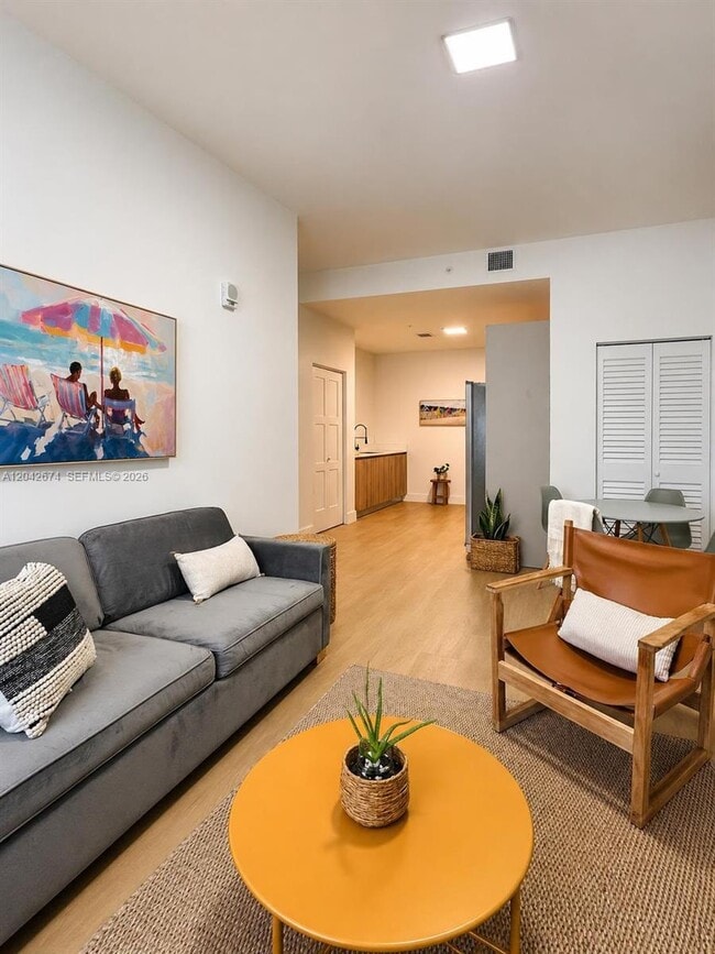 Building Photo - 3728 NW 19th Ave Unit 101