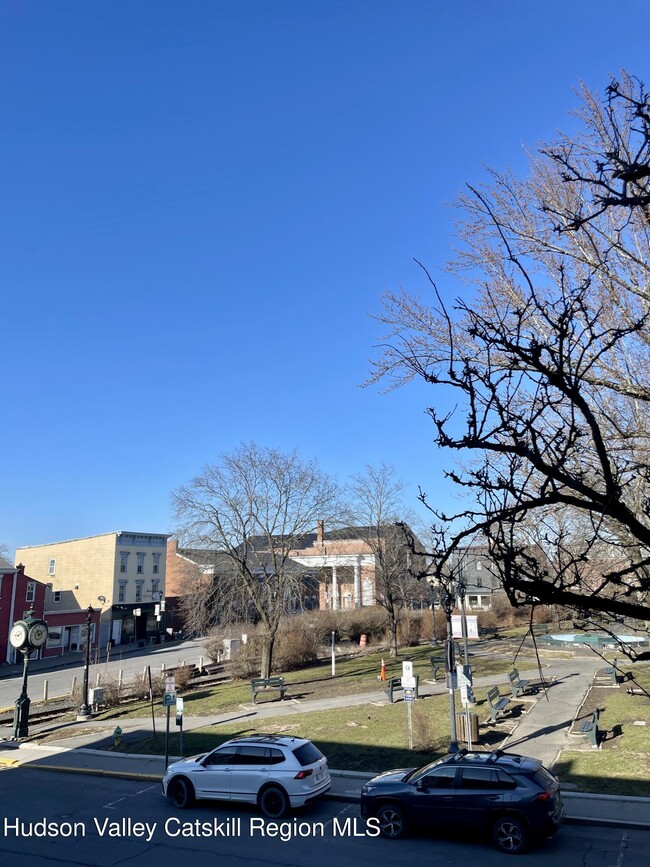 Photo - 707 Warren St