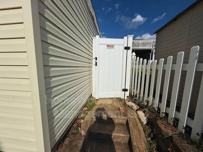 Photo - 5606 Chelwynd Rd