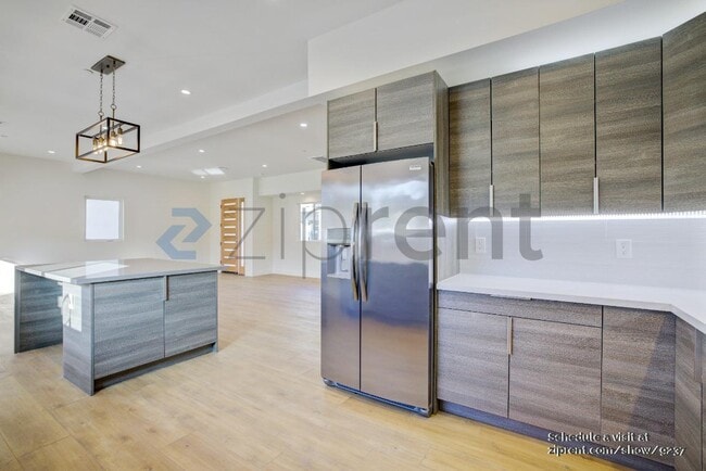 Photo - 5637 1/2 Riverton Ave