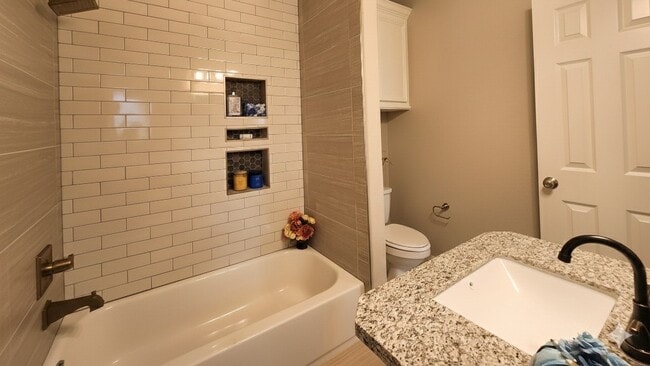 Photo - 305 Reinerman St