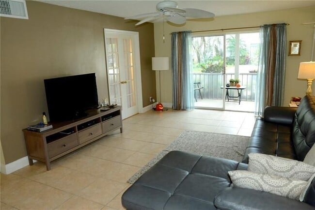 Building Photo - 6499 Bay Club Dr Rental