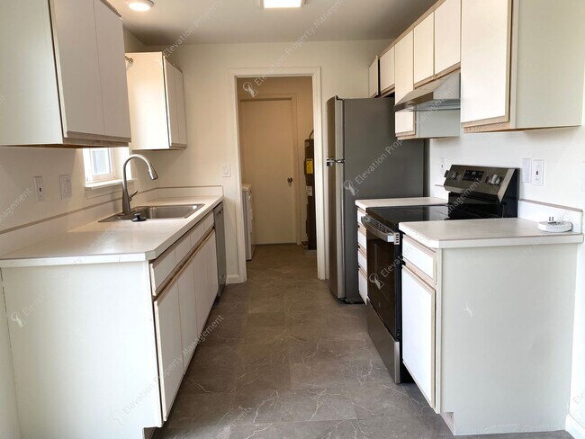 Photo - Bright Redmond Duplex — Steps from Umatilla Sports Complex, Garage & Fenced Yard