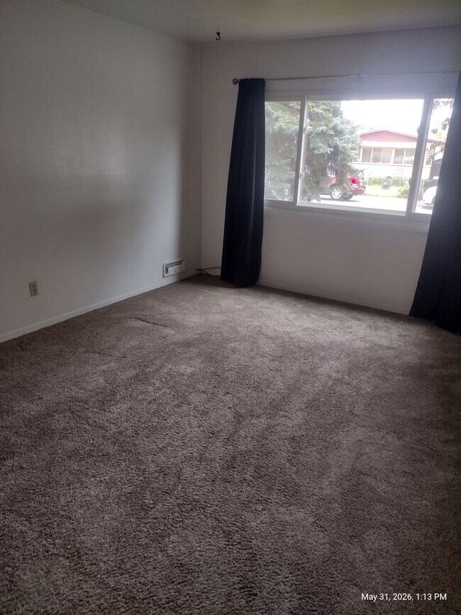 Photo - 3 Bed/ 1 Bath Centrally Located House