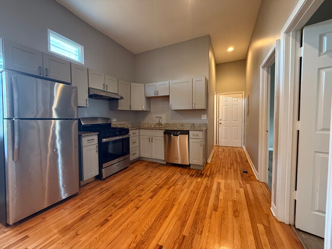 Photo - 5906 S La Salle St Unidad 1