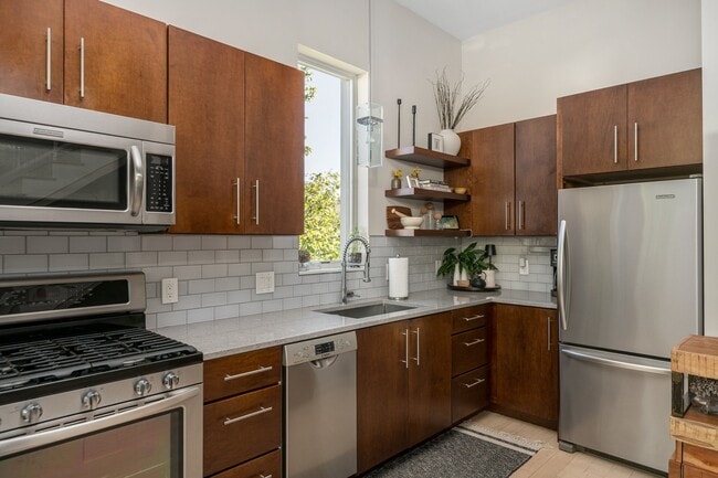 Photo - 125 York St