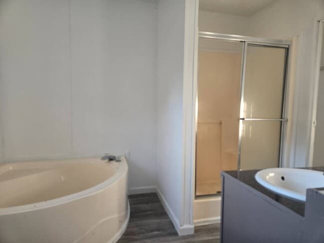 Photo - 1421 Cody Rd N