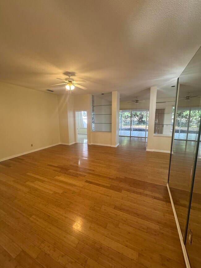 Photo - 900 Bear Island Cir