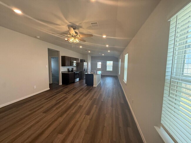 Photo - 305 Randall Pl