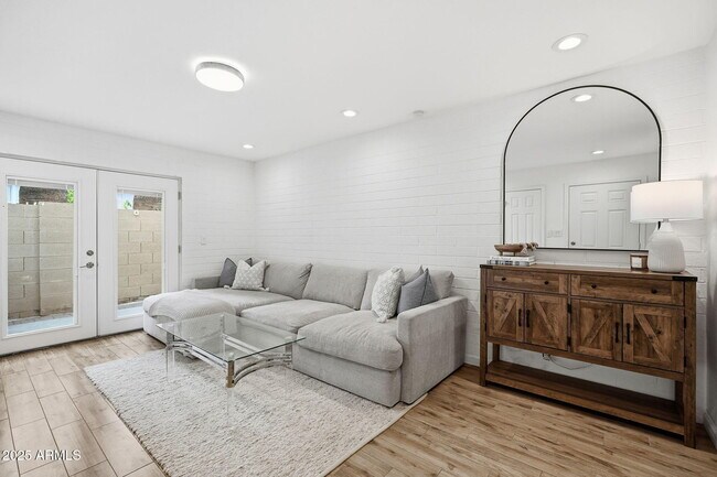 Photo - 4925 N 73rd St