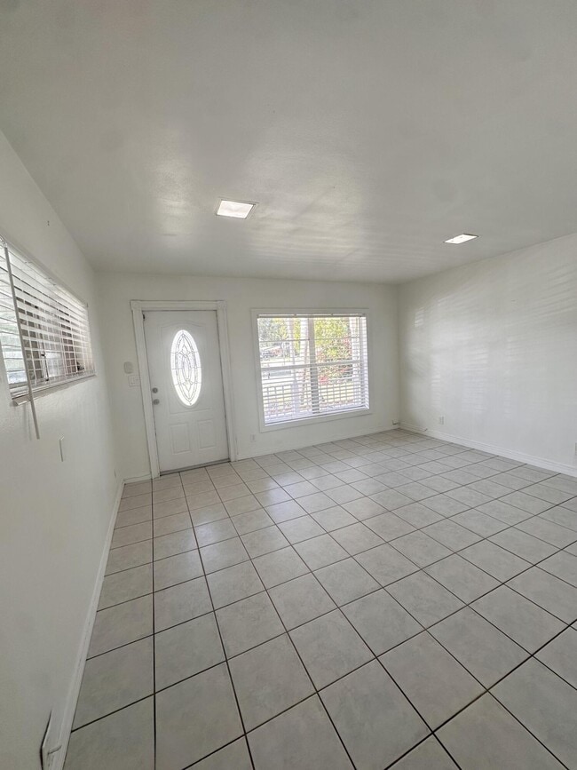 Photo - 100 NW 52nd St