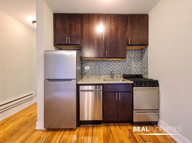 Photo - 819 W Cornelia Ave Unit 1