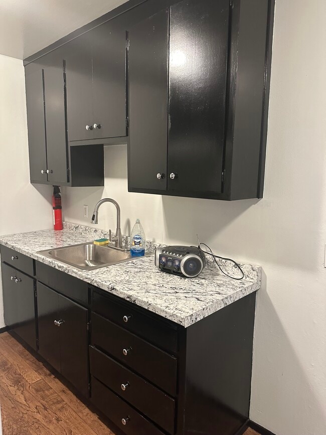 Kitchen - 301 Nevin Ave Unit B Upstairs