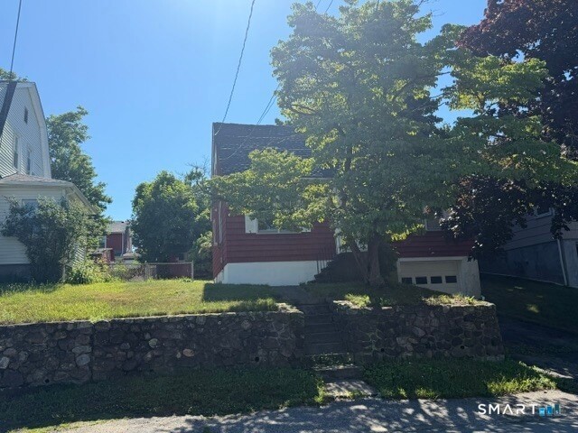 64 Macauley Ave