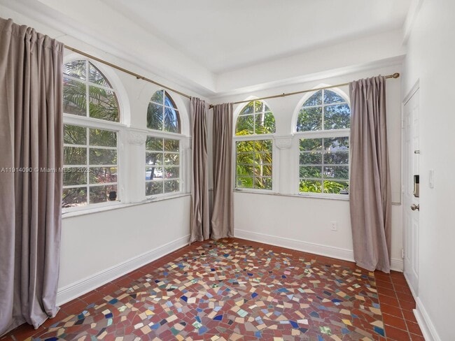 Building Photo - 1528 Drexel Ave Unit 1B