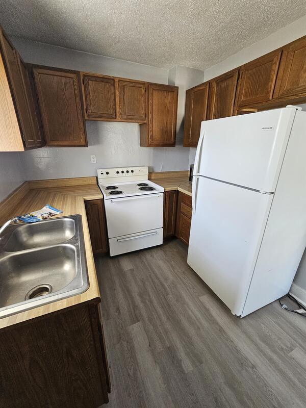 Photo - 110 E 6th Ave