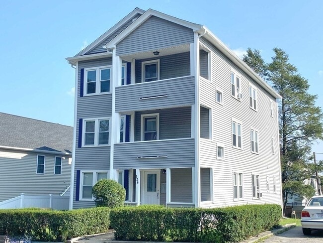 Building Photo - 124 Heywood St Unit 2 Rental