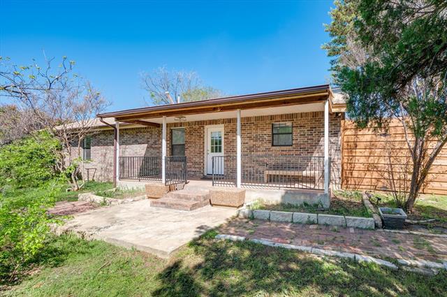 Photo - 304 Oak Dr