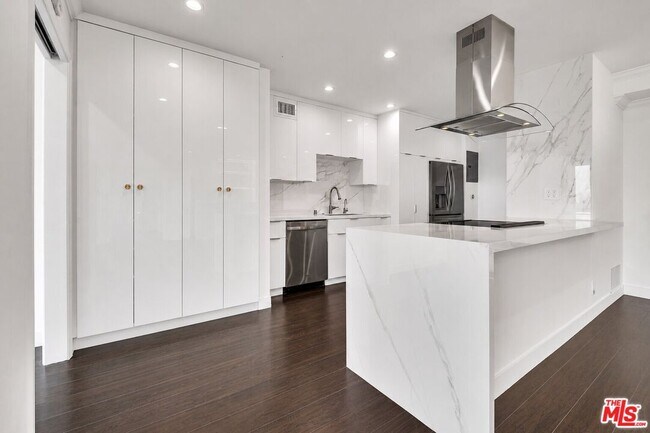 865 Comstock Ave Unit 16C