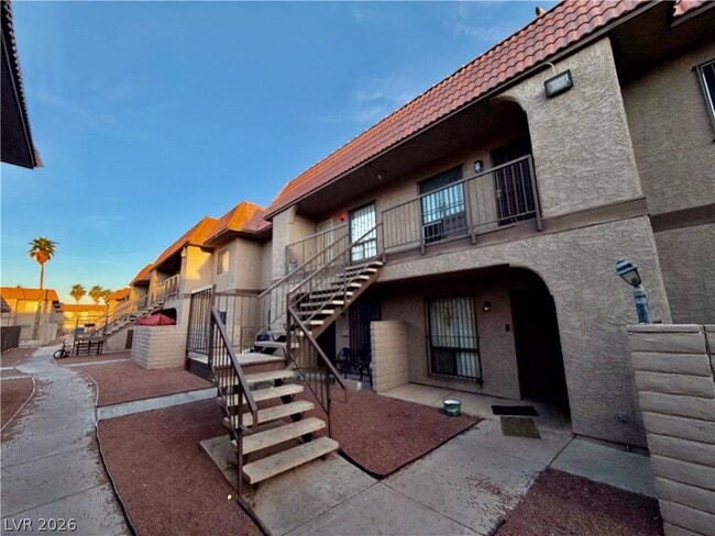 Building Photo - 4300 N Lamont St Unit 247