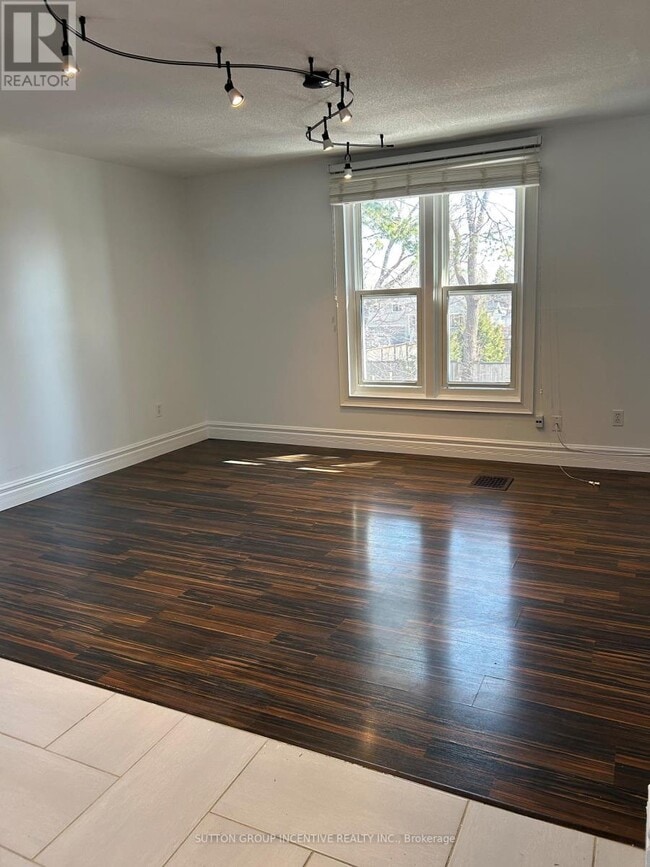 Photo - 322 Codrington St Unit 3