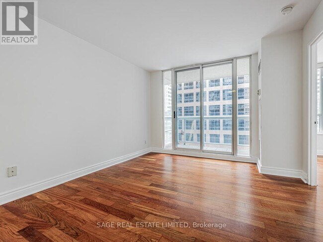 Photo - 43 Eglinton Ave E Unité 503