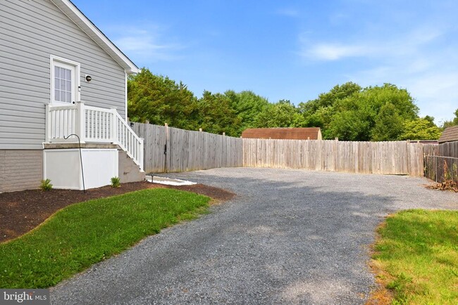 Photo - 306 Fegan Rd
