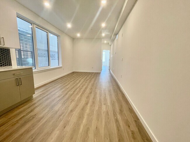 Photo - 54th St Manor