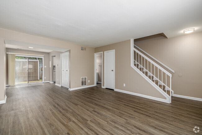 2BR, 2BA - 1,000SF - Living Room - Aspen Chase