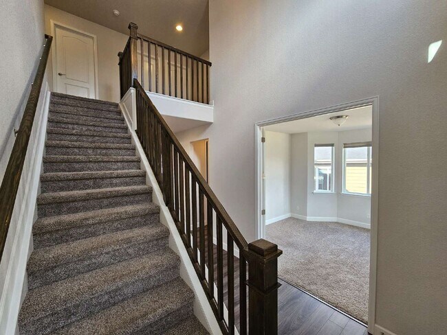 Photo - 1385 Castle Creek Cir